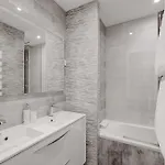 Spacious Apartment- 3br 6p - *